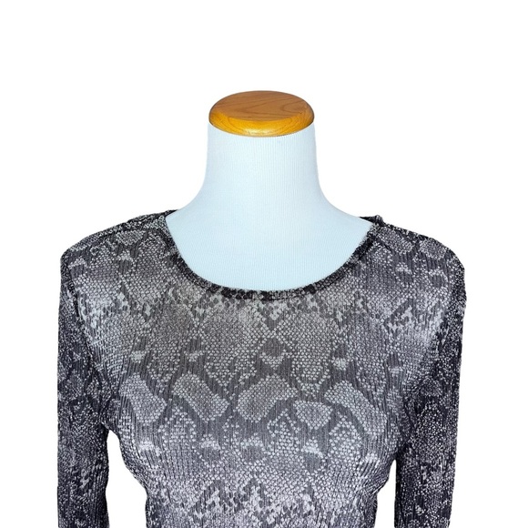 NWT Blashe Sheer Snakeskin Long Sleeve Crop Top Small - Picture 3 of 5